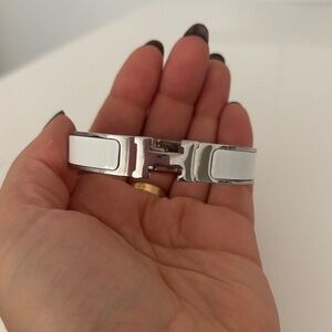 White and silver H bracelet